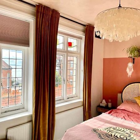 3 Bedroom Spacious Seaside Apartment With Estuary Views Southend-on-Sea Extérieur photo