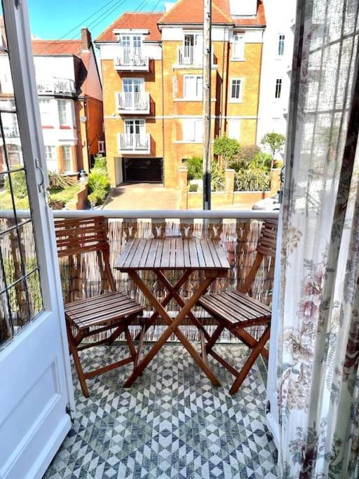 3 Bedroom Spacious Seaside Apartment With Estuary Views Southend-on-Sea Extérieur photo
