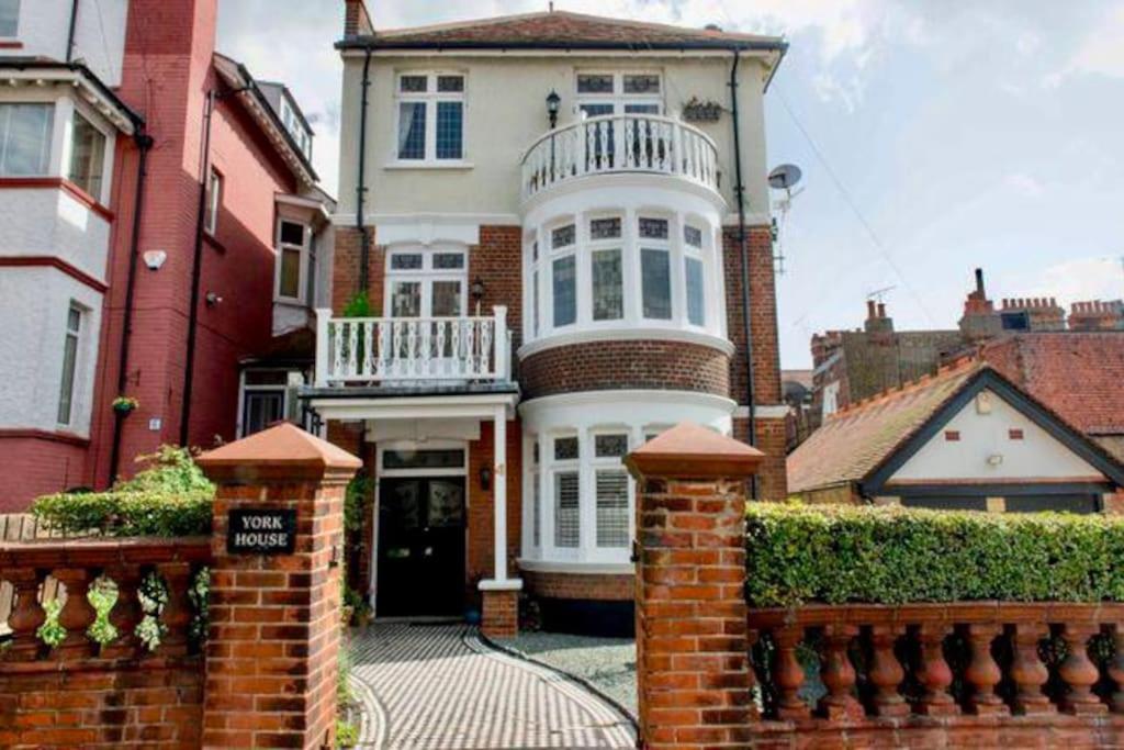 3 Bedroom Spacious Seaside Apartment With Estuary Views Southend-on-Sea Extérieur photo