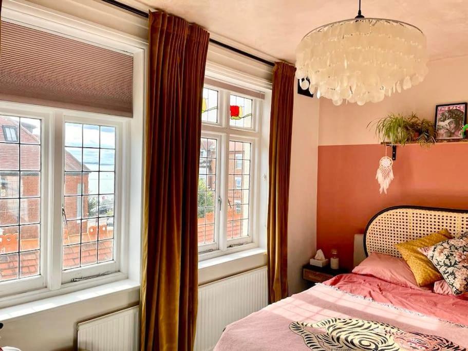 3 Bedroom Spacious Seaside Apartment With Estuary Views Southend-on-Sea Extérieur photo